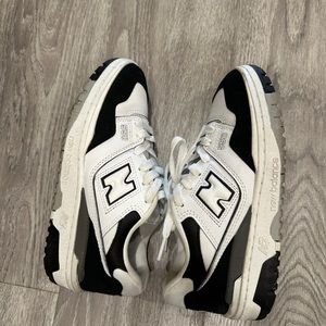 New balance sneakers - worn twice - great condition- women’s size 6 - ‼️SOLD‼️